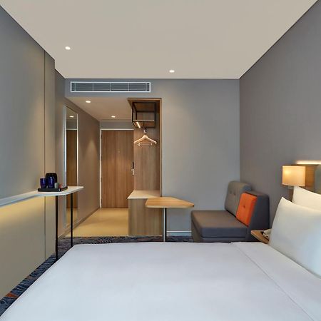 Holiday Inn Express Bengaluru Bommasandra By Ihg Kammasandra Exteriör bild