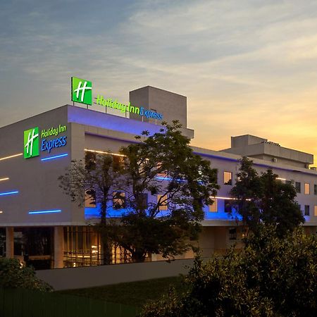 Holiday Inn Express Bengaluru Bommasandra By Ihg Kammasandra Exteriör bild
