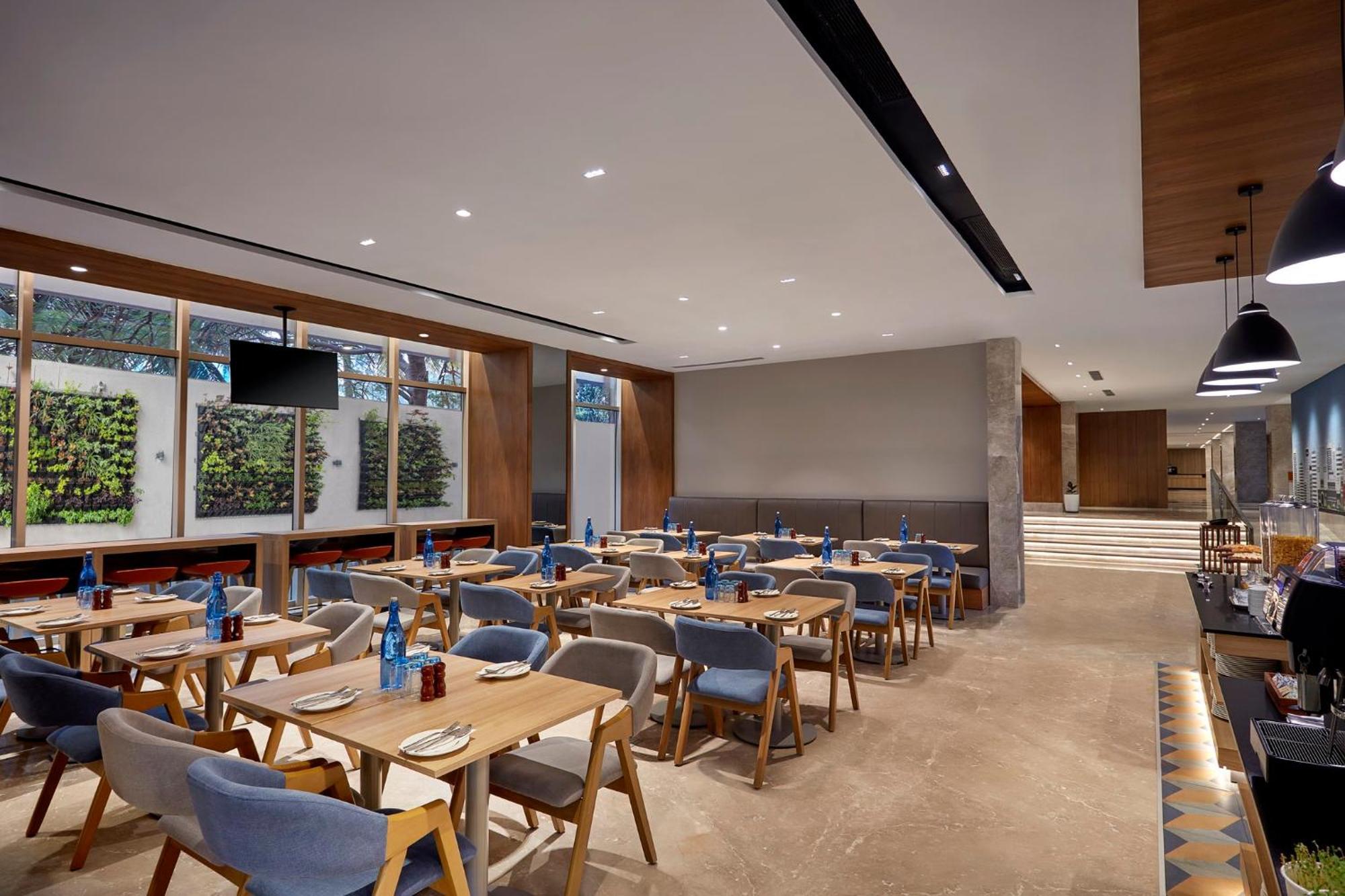 Holiday Inn Express Bengaluru Bommasandra By Ihg Kammasandra Exteriör bild