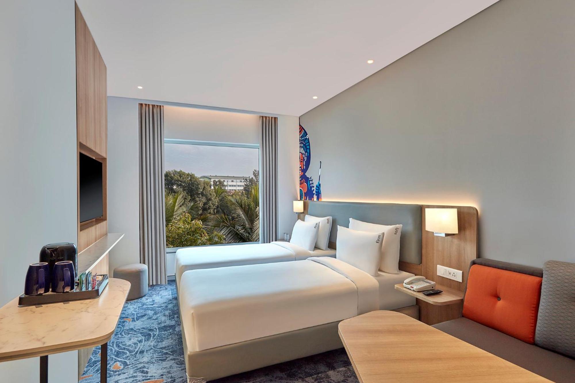 Holiday Inn Express Bengaluru Bommasandra By Ihg Kammasandra Exteriör bild